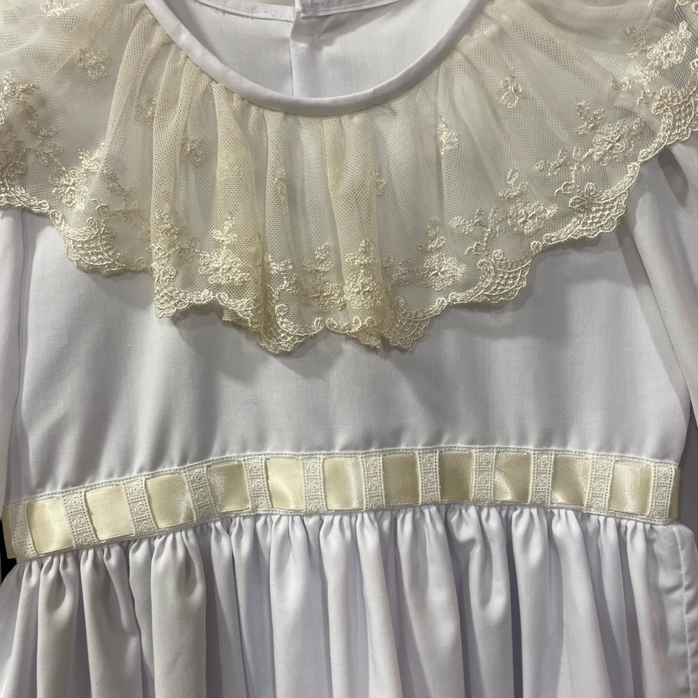 LaJenns heirloom dress. Size 6/7. Runs big. Can provide measurements. Sf/pf home